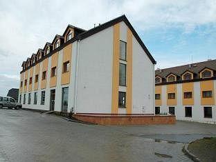 Hotel Chotol Horomerice Exterior foto