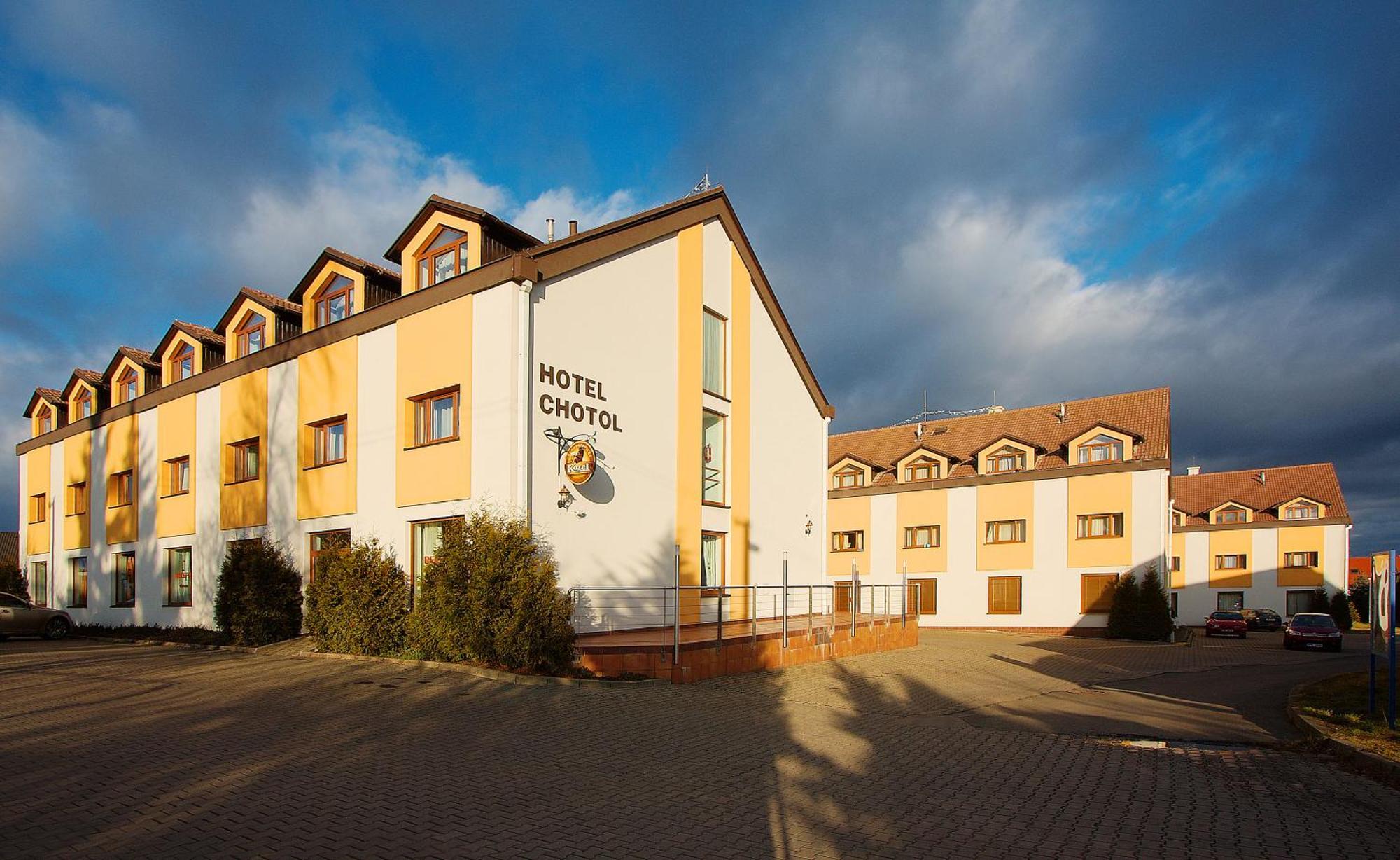Hotel Chotol Horomerice Exterior foto