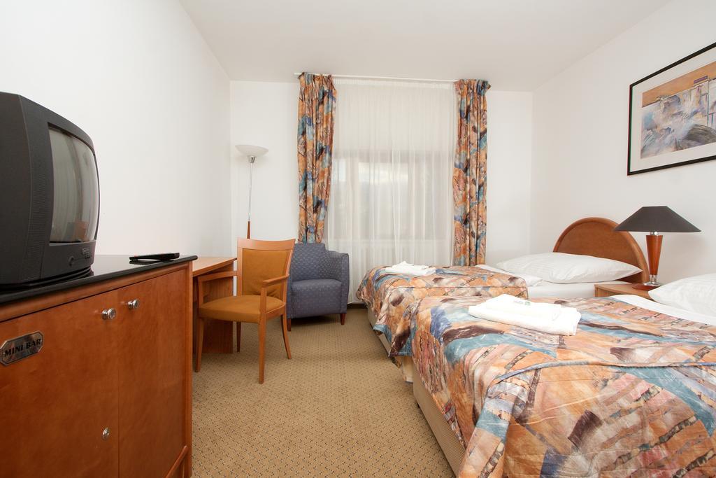 Hotel Chotol Horomerice Quarto foto